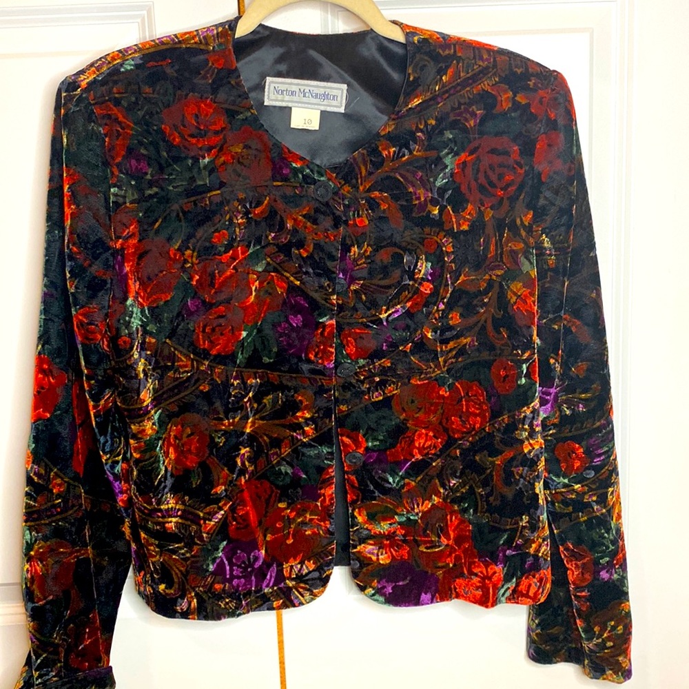 Cropped Floral Velvet Blazer